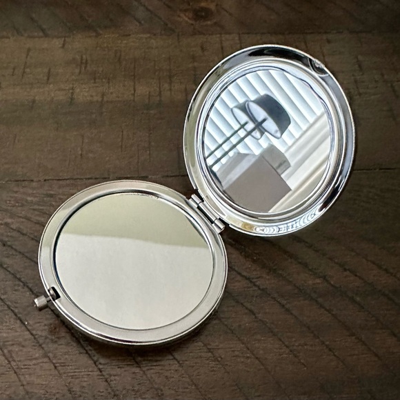 NEW!! Glam Compact Mirror - Picture 6 of 13